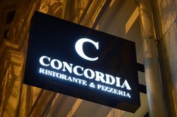 Venkovní světelná cedule pro restauraci Concordia ristoranta