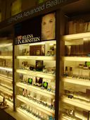 Světelný LED prodejní stojan na kosmetiku Rubinstein