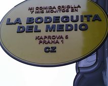 Reklamní cedule pro restauraci La Bodeguita